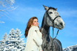 pferd frau winter