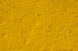mur taloché jaune vif