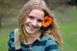 Blüte im Haar