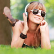 junge Frau im Park