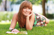 junge Frau im Park