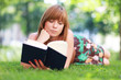 junge Frau im Park