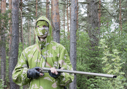 Foto: The shooter in camouflage The shooter in camouflage