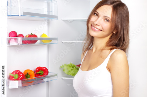 Foto: Picking food from fridge Picking food from fridge