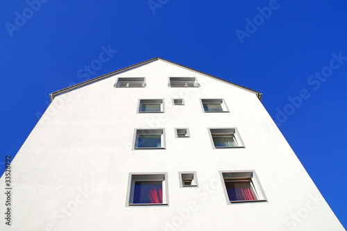 Photo: haus vor blauem himmel #3 haus vor blauem himmel #3
