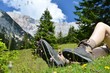 Wanderpause auf einer Bergwiese