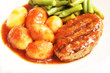 Hacksteak mit Kartoffeln und Bohnen