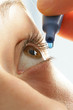 Goute dans l'oeil-Chlorure de sodium Goute dans l'oeil-Chlorure de sodium