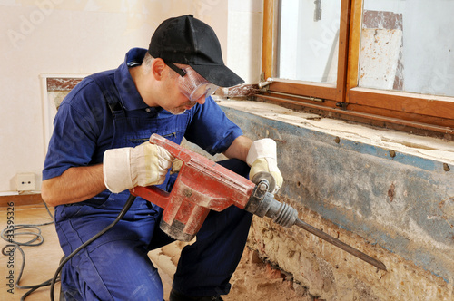 Photo: Handwerker mit Bohrhammer Handwerker mit Bohrhammer