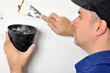 Handwerker beim Zuspachteln