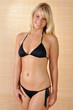 Junge Frau im Bikini