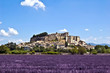 Village provençal de Grignan dans la Drôme en France Village provençal de Grignan dans la Drôme en France