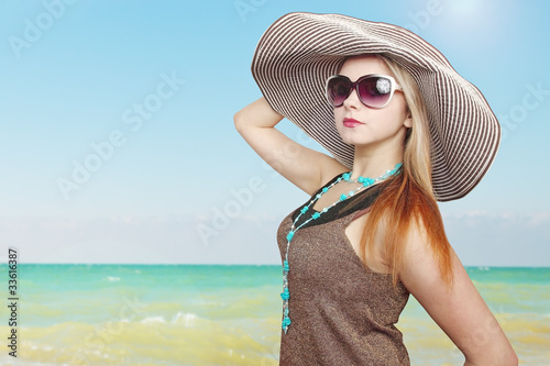 Foto: woman near the sea woman near the sea