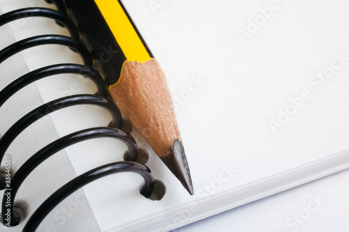 Photo: detalle de lapiz y cuaderno detalle de lapiz y cuaderno