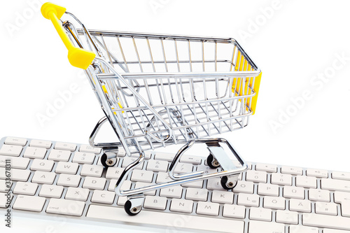 Foto: Warenkorb und Tastatur. Online Shopping Warenkorb und Tastatur. Online Shopping