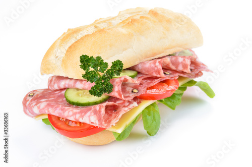 Foto: Frisches Sandwich mit italienischer Salami Frisches Sandwich mit italienischer Salami