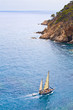 Velero en la Costa Brava