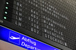 Abflugtafel am Flughafen