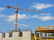 baustelle mit kran