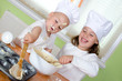 Kinder beim backen Kinder beim backen