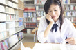 Photo: 図書室で本を開く女子高校生 図書室で本を開く女子高校生