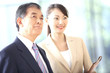 待ち合わせで待っている社長と秘書