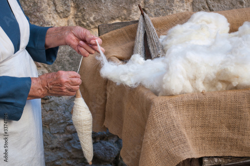 Photo: Lavoro artigianale filatura lana Lavoro artigianale filatura lana