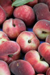Au marché : Pêches blanches et plates