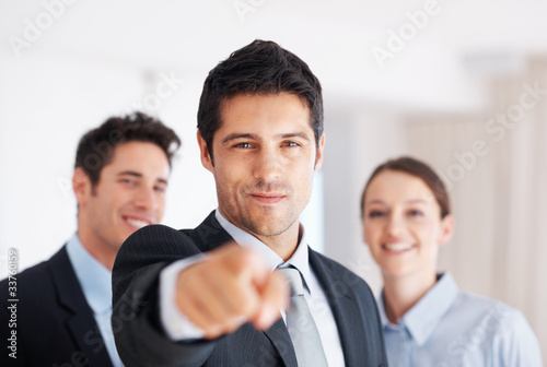 Foto: Business man pointing at you Business man pointing at you