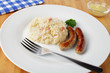 Nürnberger Rostbratwürstchen mit Sauerkraut