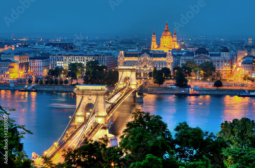 Photo: Budapest Kettenbrücke und St. Stephansbasilika Budapest Kettenbrücke und St. Stephansbasilika