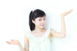 Photo: 比較する女性 比較する女性