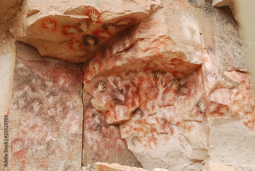 Photo: Arte rupestre - Cueva de las Manos - Argentina Arte rupestre - Cueva de las Manos - Argentina