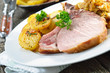 Schweinerippchen mit Kraut und Bratkartoffeln
