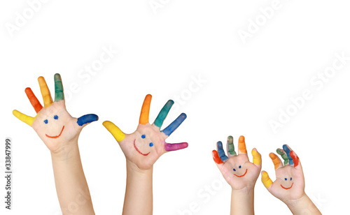 Foto: bemalte Kinderhände bemalte Kinderhände