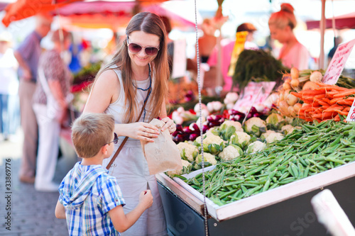 Foto: Mother and son at market Mother and son at market