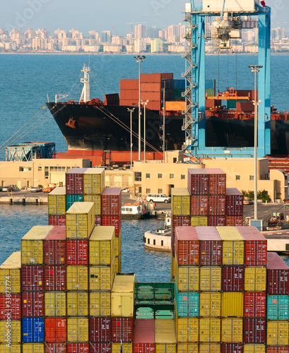 Photo: Containership unloads cargo containers Containership unloads cargo containers