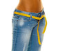 Photo: Schlanke Frau in Jeans mit Massband Schlanke Frau in Jeans mit Massband