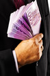 Manager mit vielen 500 Eurogeld Scheinen