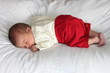 Neugeborenes Baby schläft