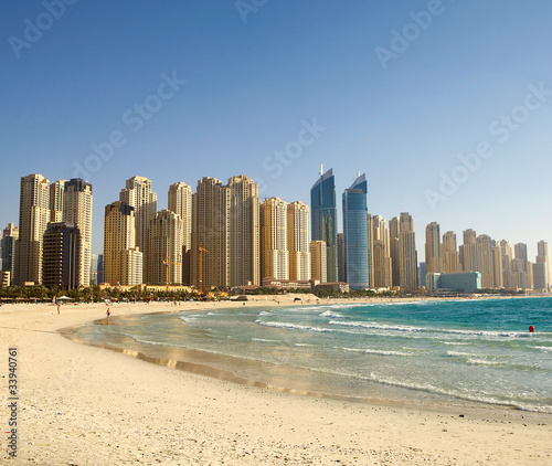 Foto: Beach in Dubai. Panoramic view. Beach in Dubai. Panoramic view.