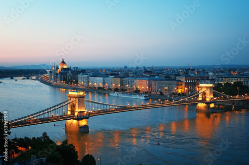 Foto: Budapest skyline at night, Hungary. Budapest skyline at night, Hungary.