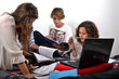 Groupe d'étudiants révisant ensemble 01