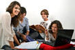 Groupe d'étudiants révisant ensemble 03