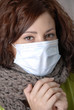 Femme portant un masque