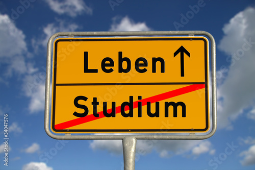 Foto: Deutsches Ortsschild Studium Leben Deutsches Ortsschild Studium Leben