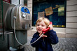 Enfant au téléphone
