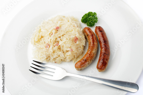 Foto: Nürnberger Rostbratwürstchen mit Sauerkraut Nürnberger Rostbratwürstchen mit Sauerkraut