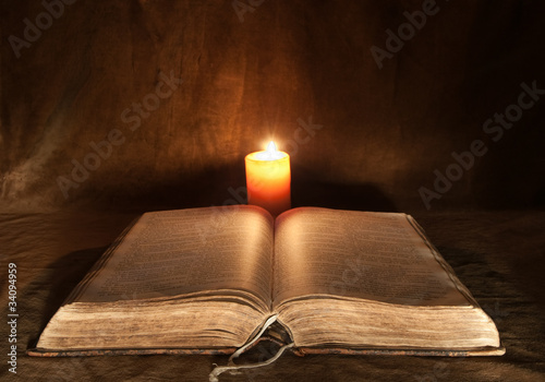 Foto: Opened Bible and Candle Opened Bible and Candle
