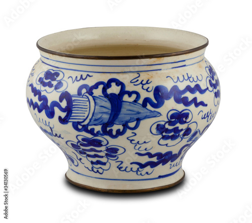 Foto: chinese antique vase on the white background chinese antique vase on the white background